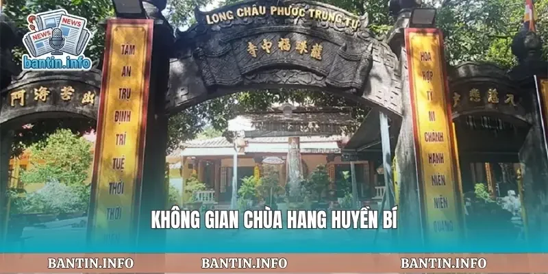 Không gian chùa hang huyền bí